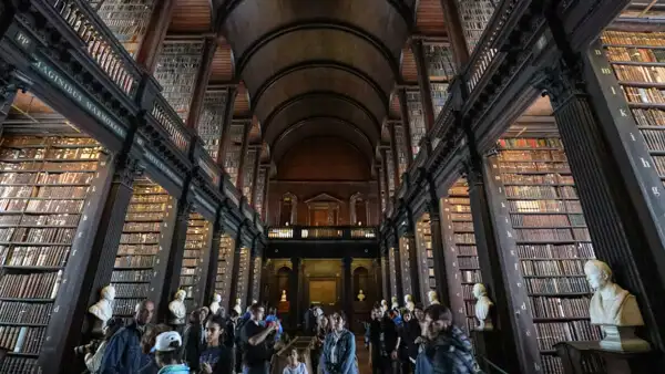 Long Room der Old Library im Trinity College