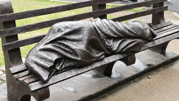 Statue im Park der Christ Church Cathedral