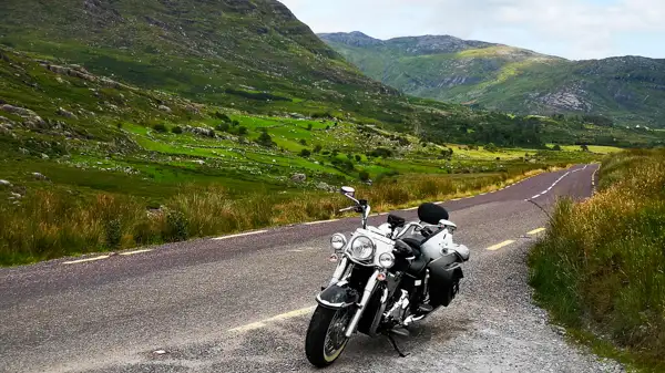 Motorrad in den Bergen von Beara