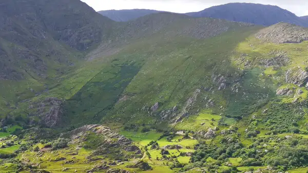 Blick vom Healy Pass in die Bergwelt