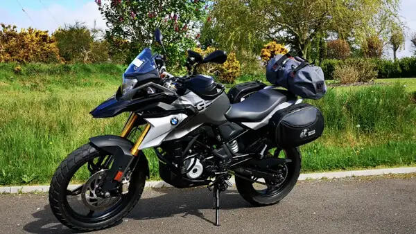 Motorrad mit Soft-Gepäck