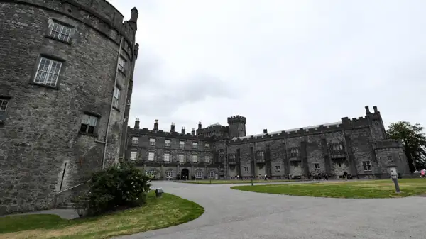 Park-Seite von Kilkenny Castle