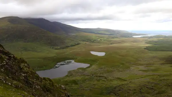 Blick vom Conor Pass zur Nordküste von Dingle