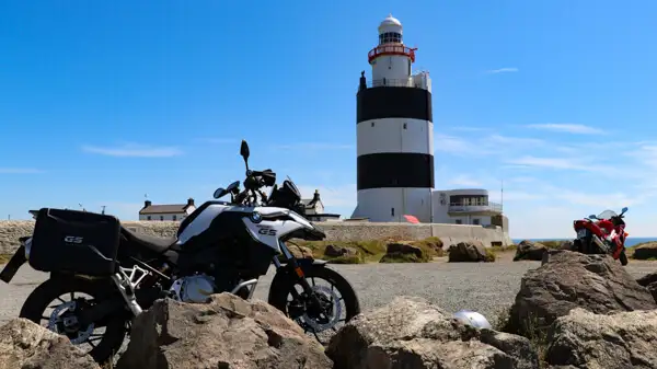 Motorrad am Hook Lighthouse