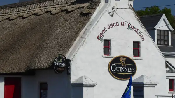 Traditioneller Pub nicht weit von Clifden