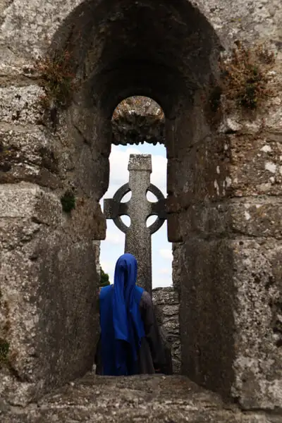 Im Kloster von Clonmacnoise