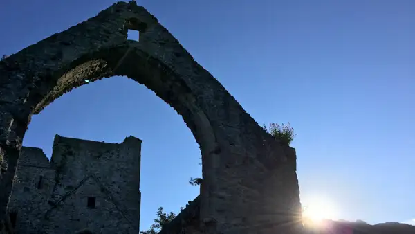 Sonnenuntergang an der Carlingford Priory