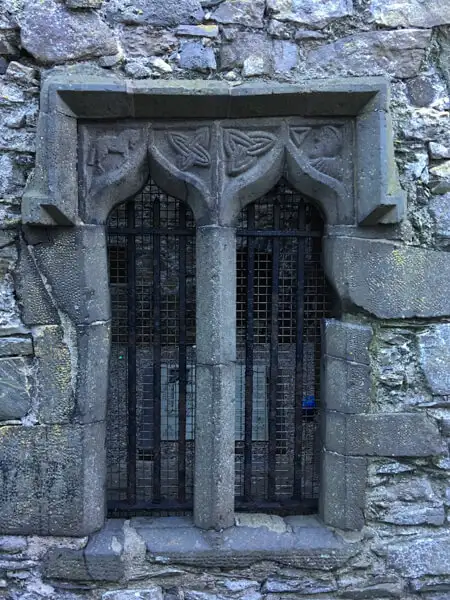 Fenster im alten Rathaus (?) von Carlingford