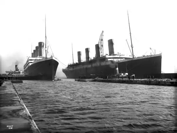 Olympic und Titanic in der Werft in Belfast