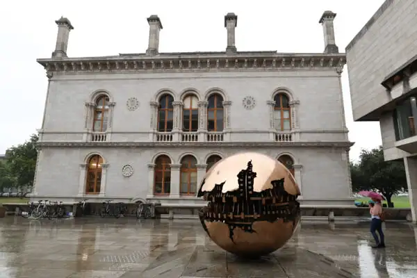 An der Berkeley Library im Trinity College