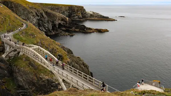 Brücke zur Mizen Head Signal Station