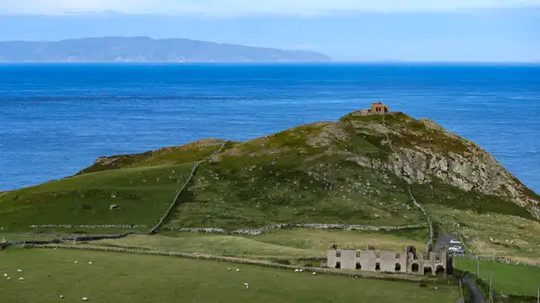 Torr Head mit Schottland im Hintergrund