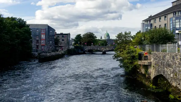 Am River Corrib in Galway