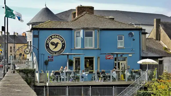 Coffee House am River Shannon