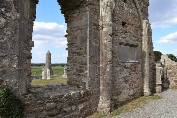 Im Kloster Clonmacnoise am River Shannon