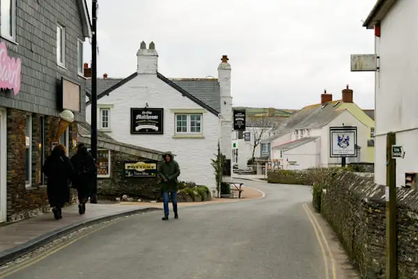 In den Straßen von Tintagel, Cornwall