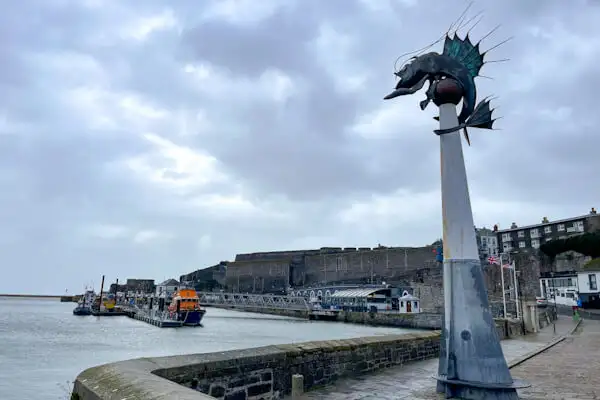 Blick von der Leviathan Statue zur Royal Citadel in Plymouth