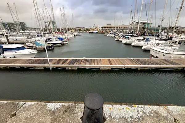 Segelboote im Hafen von Plymouth