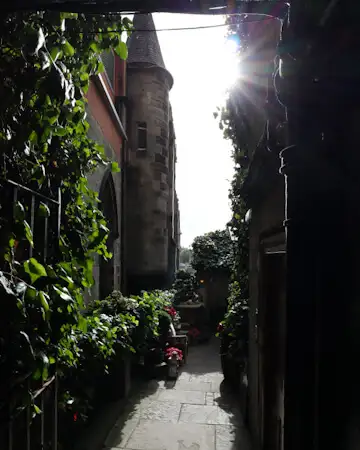 Kleine Gasse auf dem Castle Hill Edinburgh