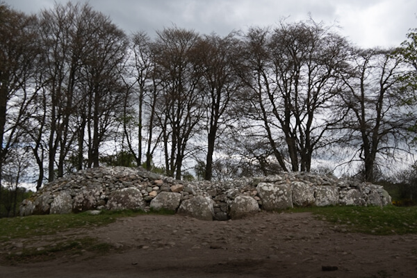 Mystische Grabanlage aus der Bronzezeit (Clava Cairns)
