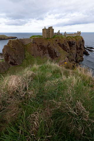 Dunnottar Castle auf steiler Klippe