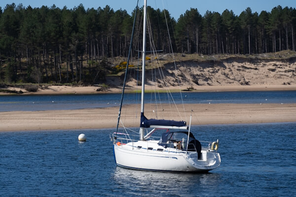 Nicht Piraten der Karibik, sondern Segelyacht vor Findhorn