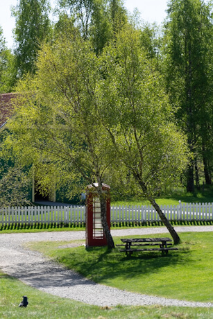 Klassische Englische Telefonzelle im Highland Folk Museum