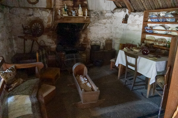 In einem alten Cottage im Highland Folk Museum