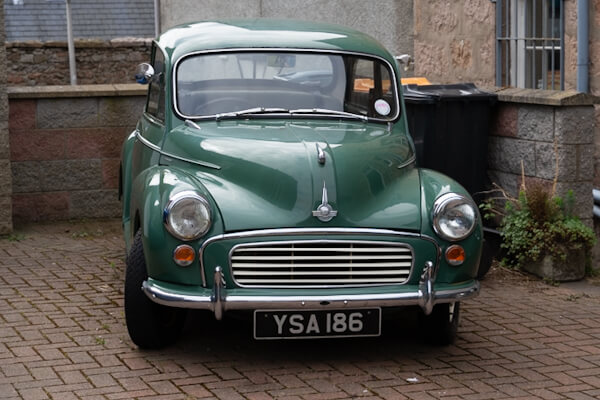 Schicker Oldtimer irgendwo in der Royal Deeside