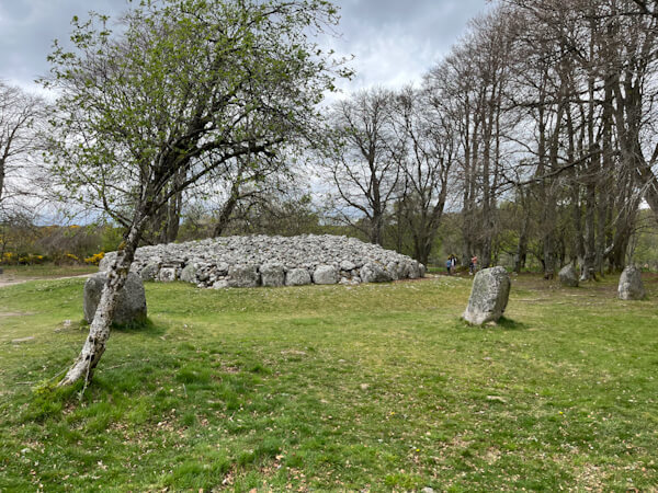 Es ist einfach schön durch die Steine zu wandeln (Clava Cairns)