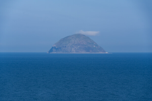 Kleine Vogel-Insel im Firth of Clyde