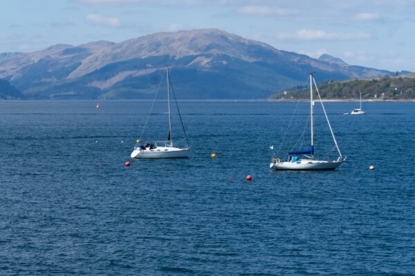 Boote bei Helensburgh