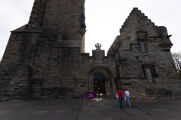 Am Eingang zum Wallace Monument