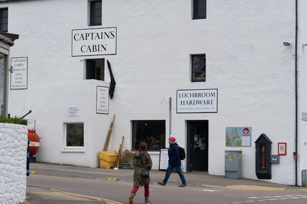 Shop in Ullapool am Hafen