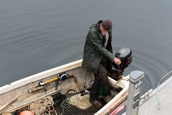 Fischer im Hafen von Ullapool