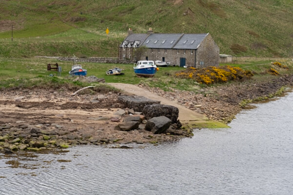 Haus am Wasser bei Dunbeath