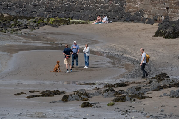 Treffen am kleinen Strand