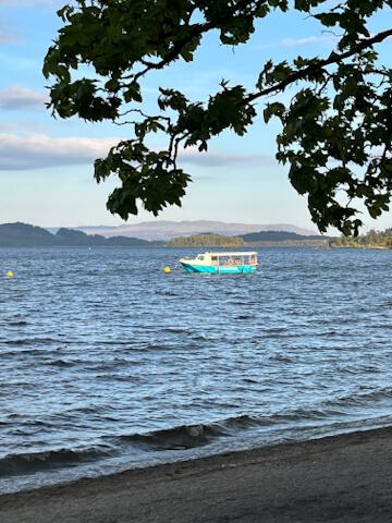 Ausflugsboot auf dem Loch Lomond