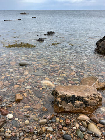 Super klares Meer bei Dunbeath