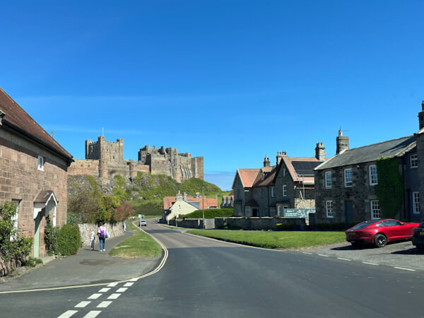 Fahrt durch Bamburgh