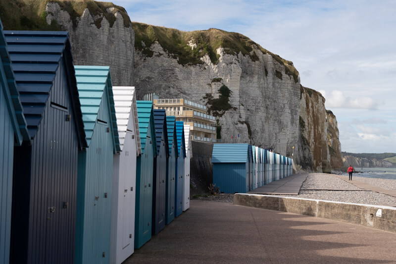 Strandhäuser an den Klippen von Dieppe (Normandie)