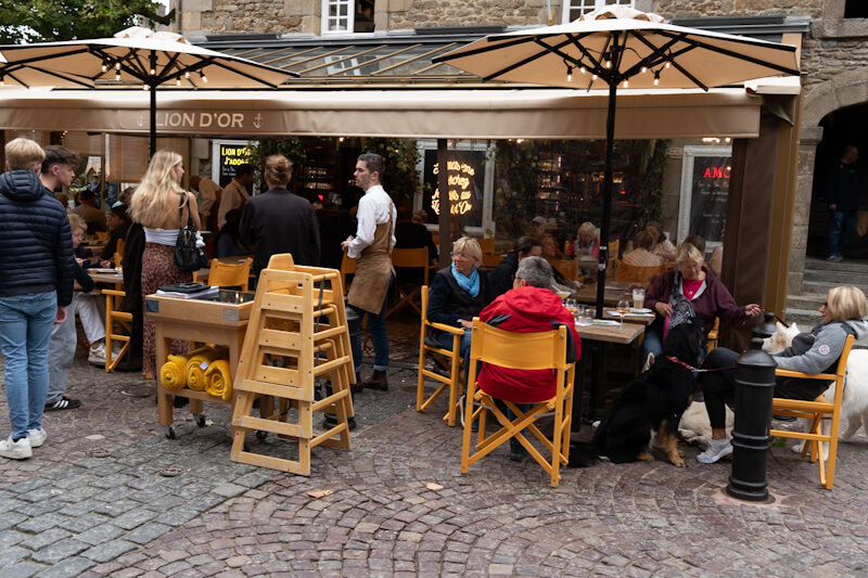 Cafés und Restaurants gibt es reichlich in Saint-Malo