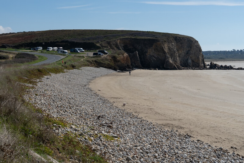 An manchen Stränden ist es erlaubt mit dem Wohnmobil zu stehen (Wohnmobil Camping in Frankreich)