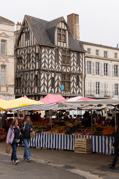 Markt in der Altstadt (La Rochelle)