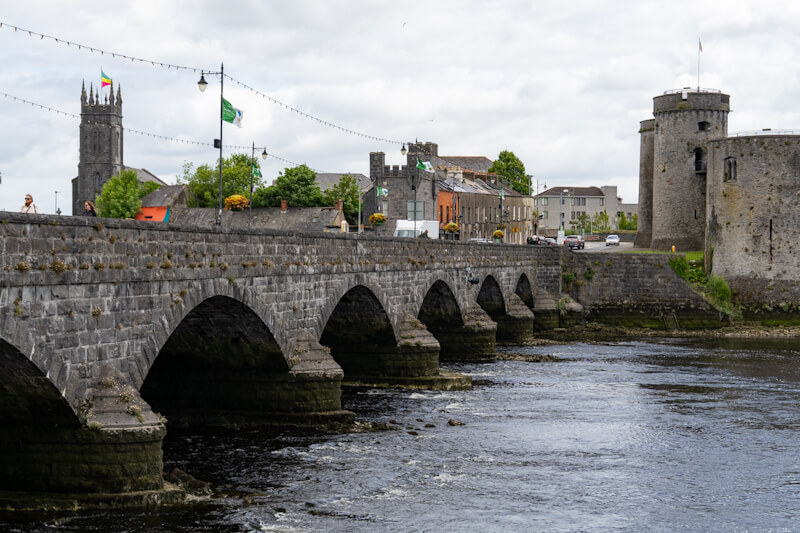 An der Thomond Bridge