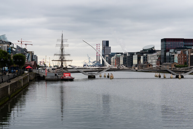 Blick über River Liffey und Jeannie Johnston