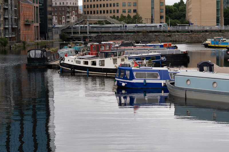 Hausboote im Grand Canal Hafen