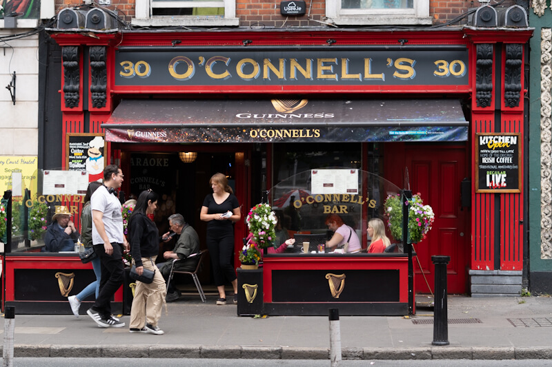 Bar am River Liffey