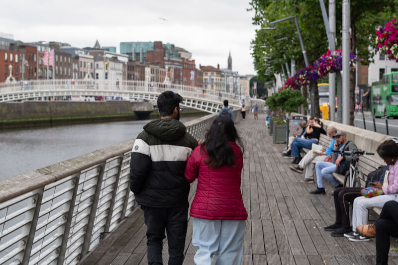 Auf dem Weg zur Ha`Penny Bridge