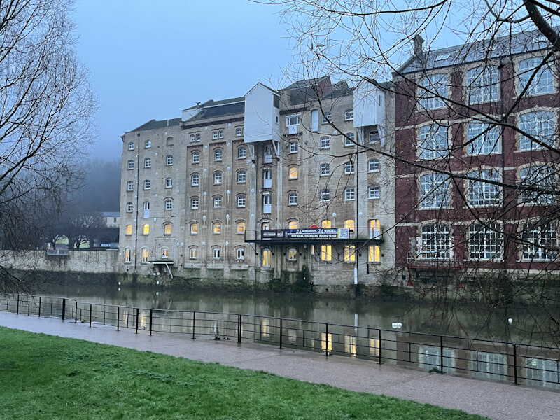 Alte Lagergebäude am River Avon (Bath)